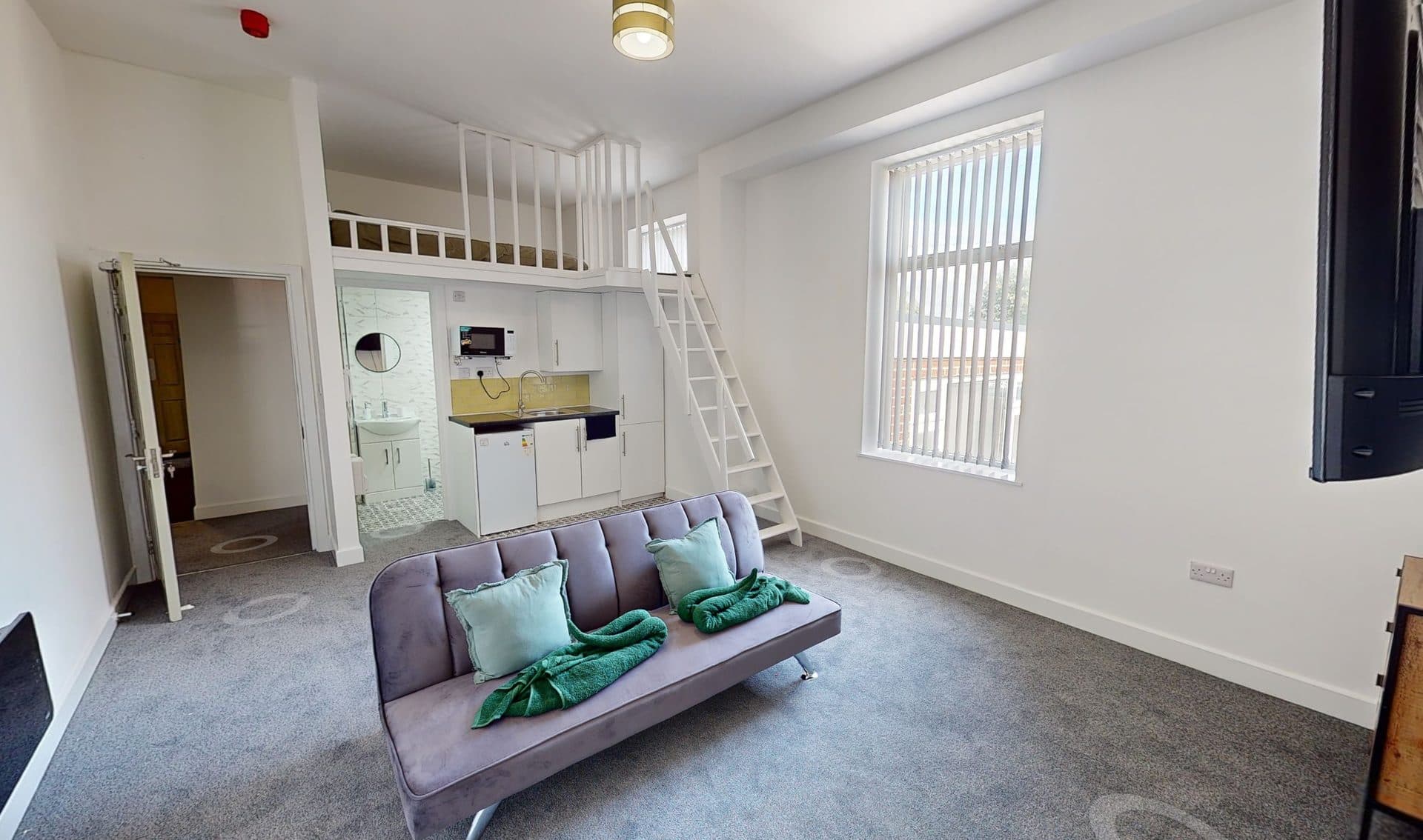 Deluxe Mezzanine - 6